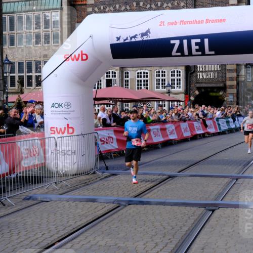 13.09.2026 - 21. swb-Marathon Bremen Tim E. http://msf.ph/oto/10352711 13.09.2026 12:38:11 Ziel  meine-sportfotos.de