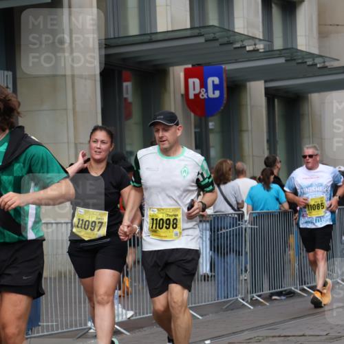 13.09.2026 - 21. swb-Marathon Bremen Strokosch-Dieckow http://msf.ph/oto/10352775 13.09.2026 11:14:33 Ziel 10271, 10519, 10557, 10605, 10705, 10752, 10776, 10805, 11085, 11097, 11098, 11186, 11288, 11408, 11645, 11673, 11876, 11974, 12191, 12193, 12333, 10303, 10395, 10396, 10402, 10586, 10722, 10784, 10854, 11041, 11140, 11173, 11363, 11408, 11703, 11864, 12100, 12112, 12431 meine-sportfotos.de