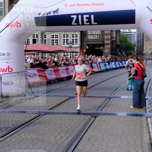 13.09.2026 - 21. swb-Marathon Bremen Tim E. http://msf.ph/oto/10352777 13.09.2026 12:38:13 Ziel  meine-sportfotos.de