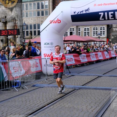 13.09.2026 - 21. swb-Marathon Bremen Tim E. http://msf.ph/oto/10352932 13.09.2026 12:38:31 Ziel  meine-sportfotos.de