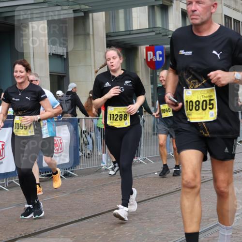 13.09.2026 - 21. swb-Marathon Bremen Strokosch-Dieckow http://msf.ph/oto/10352959 13.09.2026 11:14:38 Ziel 10271, 10325, 10557, 10605, 10705, 10752, 10776, 10805, 11085, 11097, 11098, 11186, 11288, 11645, 11673, 11694, 11810, 11876, 11974, 11990, 12110, 12191, 12193, 12333, 10303, 10395, 10396, 10519, 10586, 10705, 10722, 10784, 11041, 11140, 11173, 11186, 11363, 11408, 11703, 12100, 12112, 12431 meine-sportfotos.de