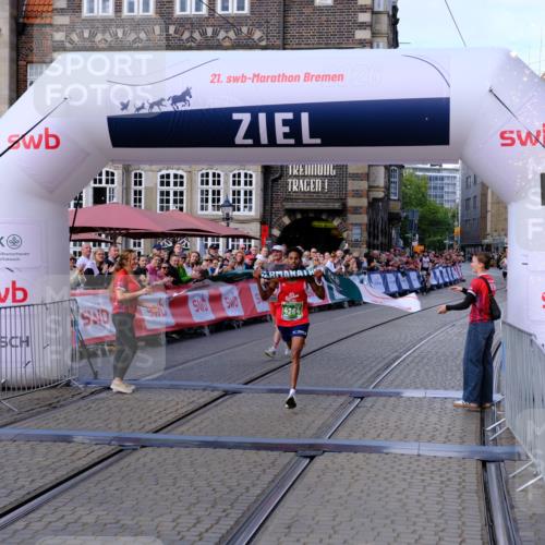 13.09.2026 - 21. swb-Marathon Bremen Tim E. http://msf.ph/oto/10352973 13.09.2026 12:40:58 Ziel 1263, 3662, 4264 meine-sportfotos.de