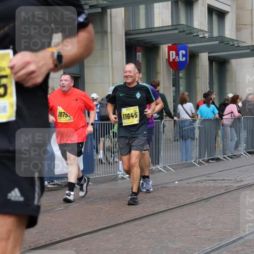13.09.2026 - 21. swb-Marathon Bremen Strokosch-Dieckow http://msf.ph/oto/10352979 13.09.2026 11:14:39 Ziel 10271, 10325, 10557, 10605, 10752, 10776, 10805, 11085, 11097, 11098, 11288, 11645, 11673, 11694, 11810, 11876, 11974, 11990, 12110, 12191, 12193, 12333, 10303, 10395, 10396, 10519, 10705, 10722, 10784, 11041, 11140, 11173, 11186, 11363, 11408, 11703, 12100, 12112, 12431 meine-sportfotos.de
