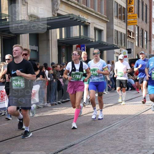 13.09.2026 - 21. swb-Marathon Bremen Strokosch-Dieckow http://msf.ph/oto/10353041 13.09.2026 13:32:49 Ziel 831, 891, 1532, 2283, 2393, 2440, 2818, 2959, 3167, 3404, 3710, 3773, 4194, 4260, 4408, 4659, 5040, 5090, 5191, 5324, 5395, 5410, 5706, 5749, 5790, 5981, 6018, 6614, 6941, 7467, 7756, 7788, 7830, 8061, 9269, 9292, 9406, 9745, 9829, 10048, 13019, 13028, 13039, 13092, 13093, 13101, 13146, 13247, 1437, 1687, 2292, 2293, 2611, 2638, 2992, 3354, 3429, 3878, 3895, 3902, 4233, 4323, 4380, 4862, 5009, 5398, 5581, 6593, 6760 meine-sportfotos.de