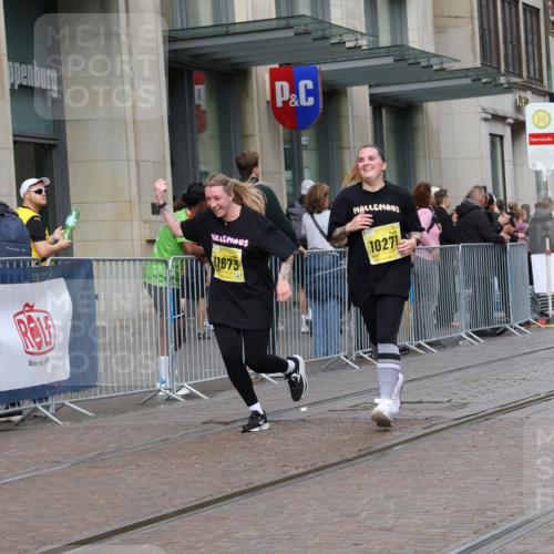 13.09.2026 - 21. swb-Marathon Bremen Strokosch-Dieckow http://msf.ph/oto/10353048 13.09.2026 11:14:44 Ziel 10271, 10325, 10557, 10605, 10752, 10776, 10805, 11085, 11288, 11645, 11673, 11694, 11810, 11876, 11974, 11990, 12110, 12191, 12193, 12333, 10303, 10519, 10705, 10722, 10805, 11041, 11097, 11098, 11140, 11173, 11186, 11363, 11408, 12112, 12431 meine-sportfotos.de