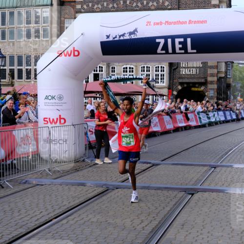 13.09.2026 - 21. swb-Marathon Bremen Tim E. http://msf.ph/oto/10353049 13.09.2026 12:40:59 Ziel 1263, 3662, 4264 meine-sportfotos.de