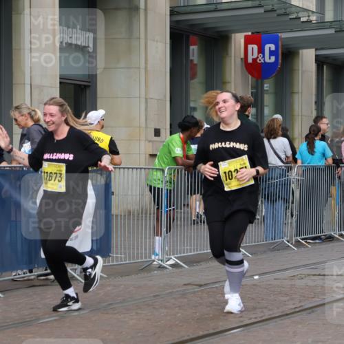 13.09.2026 - 21. swb-Marathon Bremen Strokosch-Dieckow http://msf.ph/oto/10353079 13.09.2026 11:14:45 Ziel 10271, 10325, 10557, 10605, 10752, 10776, 11085, 11288, 11645, 11673, 11694, 11810, 11876, 11974, 11990, 12110, 12191, 12193, 12333, 10303, 10519, 10557, 10705, 10722, 10805, 11041, 11097, 11098, 11140, 11173, 11186, 11288, 11363, 11408, 11876, 12112, 12193, 12431 meine-sportfotos.de