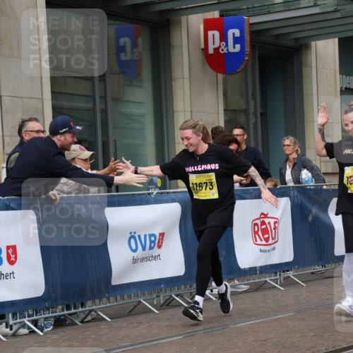 13.09.2026 - 21. swb-Marathon Bremen Strokosch-Dieckow http://msf.ph/oto/10353103 13.09.2026 11:14:46 Ziel 10271, 10325, 10605, 10752, 10776, 11085, 11645, 11673, 11694, 11810, 11974, 11990, 12110, 12191, 12333, 10303, 10519, 10557, 10705, 10722, 10805, 11041, 11097, 11098, 11140, 11186, 11288, 11408, 11876, 12112, 12191, 12193, 12431 meine-sportfotos.de