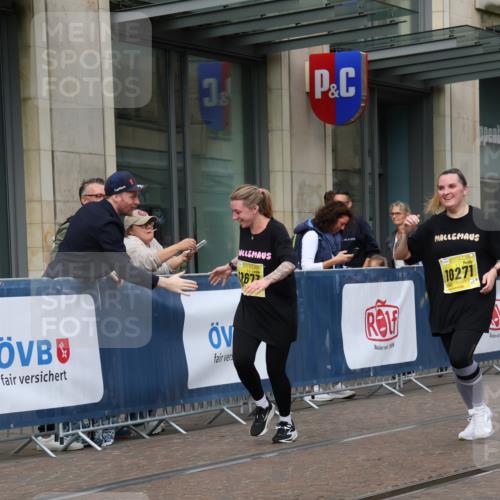 13.09.2026 - 21. swb-Marathon Bremen Strokosch-Dieckow http://msf.ph/oto/10353117 13.09.2026 11:14:46 Ziel 10271, 10325, 10605, 10752, 10776, 11085, 11645, 11673, 11694, 11810, 11974, 11990, 12110, 12191, 12333, 10303, 10519, 10557, 10705, 10722, 10805, 11041, 11097, 11098, 11140, 11186, 11288, 11408, 11876, 12112, 12191, 12193, 12431 meine-sportfotos.de