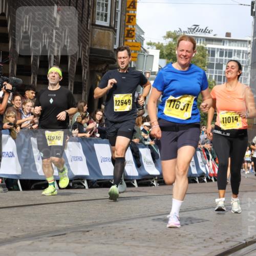 13.09.2026 - 21. swb-Marathon Bremen Strokosch-Dieckow http://msf.ph/oto/10353132 13.09.2026 10:55:23 Ziel 10555, 10646, 10901, 11001, 11620, 11631, 11860, 11889, 11908, 11976, 12313, 13592, 10203, 10256, 10297, 10379, 10529, 10788, 10881, 11377, 11414, 11557, 11748, 11862, 11941, 11975, 11977, 12030, 12150, 12348 meine-sportfotos.de