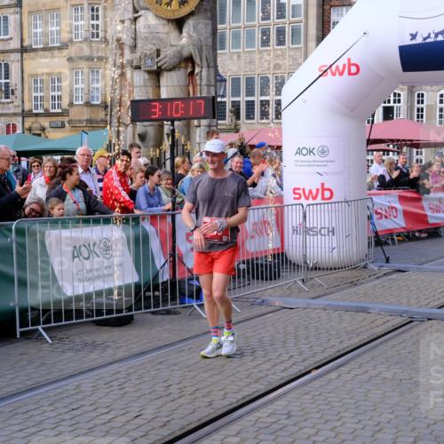 13.09.2026 - 21. swb-Marathon Bremen Tim E. http://msf.ph/oto/10353148 13.09.2026 12:41:06 Ziel 642, 1263, 3662 meine-sportfotos.de