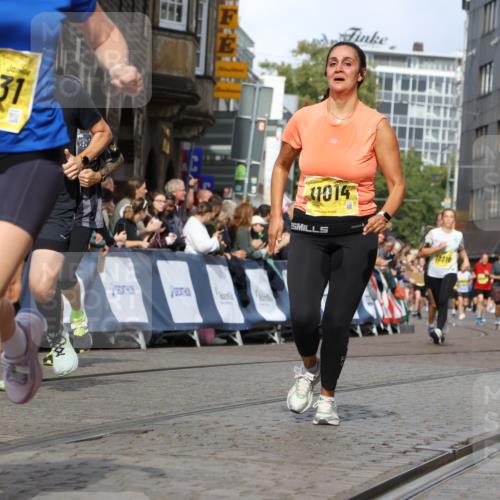13.09.2026 - 21. swb-Marathon Bremen Strokosch-Dieckow http://msf.ph/oto/10353181 13.09.2026 10:55:24 Ziel 10555, 10646, 10901, 11001, 11620, 11631, 11860, 11889, 11908, 11976, 12201, 12313, 13592, 10203, 10256, 10297, 10379, 10529, 10788, 10881, 11377, 11414, 11557, 11748, 11862, 11941, 11975, 11977, 12030, 12150, 12348 meine-sportfotos.de