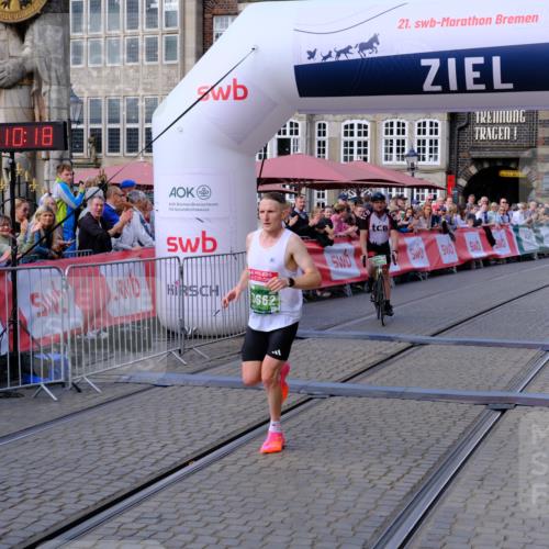 13.09.2026 - 21. swb-Marathon Bremen Tim E. http://msf.ph/oto/10353218 13.09.2026 12:41:07 Ziel 642, 1263, 3662 meine-sportfotos.de