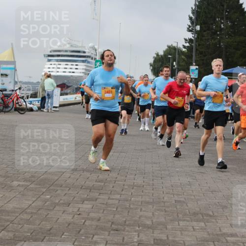 13.09.2026 - Kiel Lauf Andreas Tolksdorf http://msf.ph/oto/10353230 13.09.2026 09:57:01 Kiellinie 2421, 1427, 139, 3075 meine-sportfotos.de