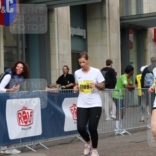 13.09.2026 - 21. swb-Marathon Bremen Strokosch-Dieckow http://msf.ph/oto/10353253 13.09.2026 11:14:51 Ziel 10271, 10325, 10605, 11424, 11673, 11694, 11810, 11990, 12110, 12333, 10271, 10519, 10557, 10705, 10752, 10776, 10805, 11085, 11097, 11098, 11186, 11288, 11408, 11645, 11673, 11876, 11974, 12191, 12193 meine-sportfotos.de