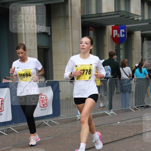 13.09.2026 - 21. swb-Marathon Bremen Strokosch-Dieckow http://msf.ph/oto/10353266 13.09.2026 11:14:51 Ziel 10271, 10325, 10605, 11424, 11673, 11694, 11810, 11990, 12110, 12333, 10271, 10519, 10557, 10705, 10752, 10776, 10805, 11085, 11097, 11098, 11186, 11288, 11408, 11645, 11673, 11876, 11974, 12191, 12193 meine-sportfotos.de