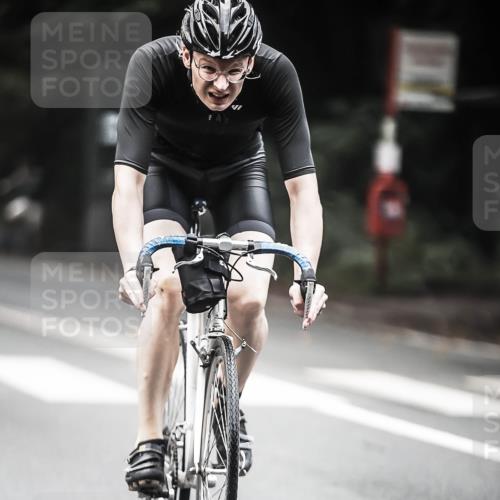 13.09.2026 - Stadtparktriathlon H.Heesch http://msf.ph/oto/10353286 13.09.2026 11:08:06 Radfahren 592, 606 meine-sportfotos.de