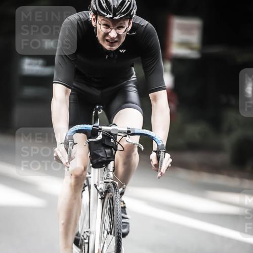 13.09.2026 - Stadtparktriathlon H.Heesch http://msf.ph/oto/10353295 13.09.2026 11:08:06 Radfahren 592, 606 meine-sportfotos.de