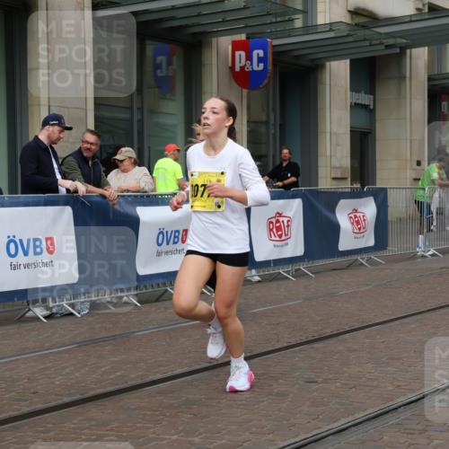 13.09.2026 - 21. swb-Marathon Bremen Strokosch-Dieckow http://msf.ph/oto/10353309 13.09.2026 11:14:52 Ziel 10325, 10605, 10606, 11424, 11694, 11810, 11990, 12110, 12333, 10271, 10519, 10557, 10705, 10752, 10776, 10805, 11085, 11097, 11098, 11186, 11288, 11408, 11645, 11673, 11876, 11974, 12191, 12193 meine-sportfotos.de