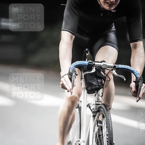 13.09.2026 - Stadtparktriathlon H.Heesch http://msf.ph/oto/10353312 13.09.2026 11:08:06 Radfahren 592, 606 meine-sportfotos.de