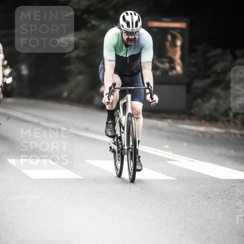 13.09.2026 - Stadtparktriathlon H.Heesch http://msf.ph/oto/10353315 13.09.2026 11:08:11 Radfahren 472, 479, 566, 573, 592, 606 meine-sportfotos.de
