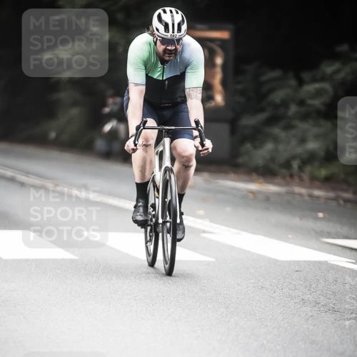 13.09.2026 - Stadtparktriathlon H.Heesch http://msf.ph/oto/10353318 13.09.2026 11:08:11 Radfahren 472, 479, 566, 573, 592, 606 meine-sportfotos.de