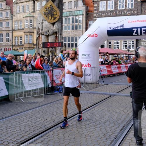 13.09.2026 - 21. swb-Marathon Bremen Tim E. http://msf.ph/oto/10353334 13.09.2026 12:41:49 Ziel 1139 meine-sportfotos.de