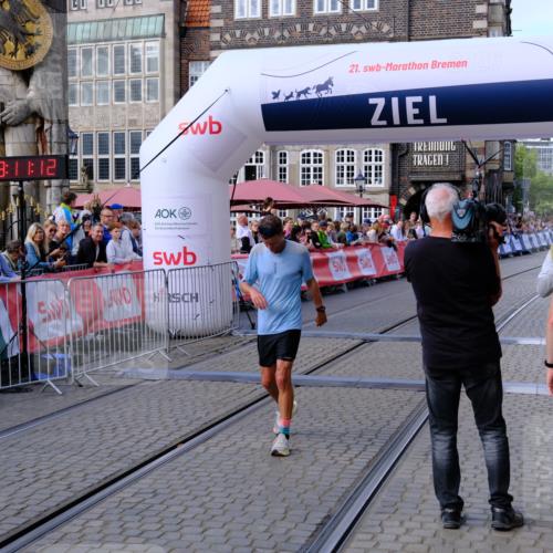 13.09.2026 - 21. swb-Marathon Bremen Tim E. http://msf.ph/oto/10353358 13.09.2026 12:42:01 Ziel 129, 1139 meine-sportfotos.de