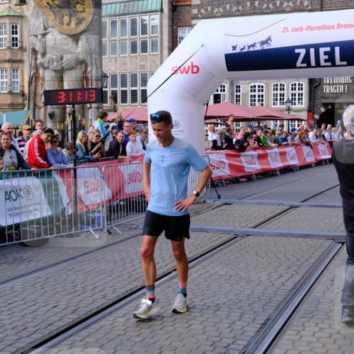 13.09.2026 - 21. swb-Marathon Bremen Tim E. http://msf.ph/oto/10353371 13.09.2026 12:42:02 Ziel 129, 1139 meine-sportfotos.de