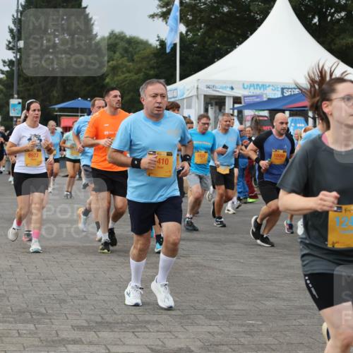 13.09.2026 - Kiel Lauf Andreas Tolksdorf http://msf.ph/oto/10353443 13.09.2026 09:57:07 Kiellinie 10720, 8977, 10050, 38, 1931, 410, 39, 12490 meine-sportfotos.de