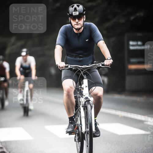 13.09.2026 - Stadtparktriathlon H.Heesch http://msf.ph/oto/10353530 13.09.2026 11:08:37 Radfahren 562, 601, 684, 697 meine-sportfotos.de