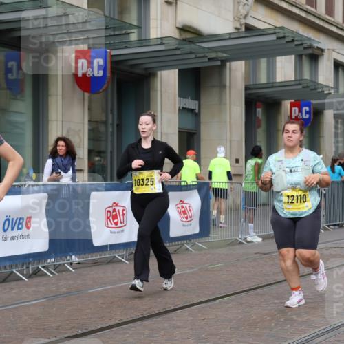 13.09.2026 - 21. swb-Marathon Bremen Strokosch-Dieckow http://msf.ph/oto/10353550 13.09.2026 11:14:58 Ziel 10325, 10606, 11424, 11694, 11810, 11990, 12110, 10271, 10519, 10557, 10605, 10705, 10752, 10776, 10805, 11085, 11097, 11098, 11186, 11288, 11408, 11645, 11673, 11876, 11974, 12191, 12193, 12333 meine-sportfotos.de