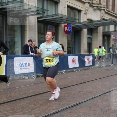 13.09.2026 - 21. swb-Marathon Bremen Strokosch-Dieckow http://msf.ph/oto/10353639 13.09.2026 11:14:59 Ziel 10325, 10606, 11424, 11694, 11810, 11990, 12110, 10271, 10325, 10519, 10557, 10605, 10705, 10752, 10776, 10805, 11085, 11097, 11098, 11186, 11288, 11645, 11673, 11810, 11876, 11974, 12110, 12191, 12193, 12333 meine-sportfotos.de
