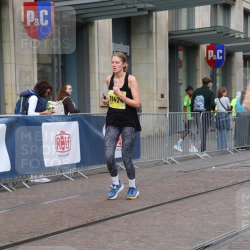 13.09.2026 - 21. swb-Marathon Bremen Strokosch-Dieckow http://msf.ph/oto/10353657 13.09.2026 11:15:05 Ziel 10606, 11424, 11504, 10271, 10325, 10557, 10605, 10752, 10776, 10805, 11085, 11097, 11098, 11288, 11645, 11673, 11694, 11810, 11876, 11974, 11990, 12110, 12191, 12193, 12333 meine-sportfotos.de