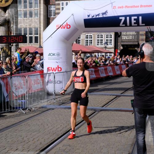 13.09.2026 - 21. swb-Marathon Bremen Tim E. http://msf.ph/oto/10353682 13.09.2026 12:43:29 Ziel  meine-sportfotos.de
