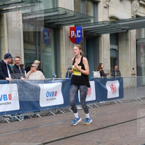 13.09.2026 - 21. swb-Marathon Bremen Strokosch-Dieckow http://msf.ph/oto/10353689 13.09.2026 11:15:06 Ziel 10606, 11424, 11504, 10271, 10325, 10557, 10605, 10752, 10776, 10805, 11085, 11097, 11098, 11288, 11645, 11673, 11694, 11810, 11876, 11974, 11990, 12110, 12191, 12193, 12333 meine-sportfotos.de