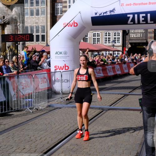 13.09.2026 - 21. swb-Marathon Bremen Tim E. http://msf.ph/oto/10353693 13.09.2026 12:43:29 Ziel  meine-sportfotos.de