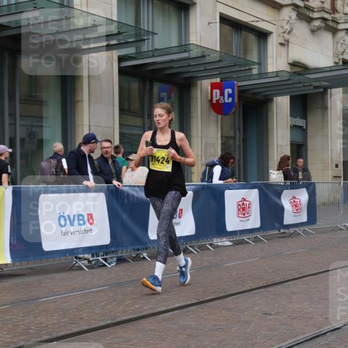 13.09.2026 - 21. swb-Marathon Bremen Strokosch-Dieckow http://msf.ph/oto/10353707 13.09.2026 11:15:07 Ziel 10606, 11424, 11504, 10271, 10325, 10557, 10605, 10752, 10776, 10805, 11085, 11288, 11645, 11673, 11694, 11810, 11876, 11974, 11990, 12110, 12191, 12193, 12333 meine-sportfotos.de