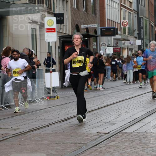 13.09.2026 - 21. swb-Marathon Bremen Strokosch-Dieckow http://msf.ph/oto/10353723 13.09.2026 11:15:13 Ziel 10572, 10606, 11424, 11504, 12137, 10271, 10325, 10605, 10752, 11085, 11645, 11673, 11694, 11810, 11974, 11990, 12110, 12333 meine-sportfotos.de