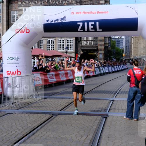 13.09.2026 - 21. swb-Marathon Bremen Tim E. http://msf.ph/oto/10353771 13.09.2026 12:44:04 Ziel 1567, 5212 meine-sportfotos.de