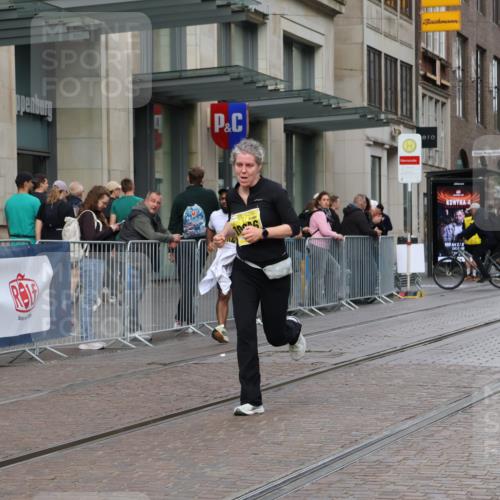 13.09.2026 - 21. swb-Marathon Bremen Strokosch-Dieckow http://msf.ph/oto/10353774 13.09.2026 11:15:15 Ziel 10572, 10606, 11504, 12137, 10271, 10325, 10605, 10752, 11424, 11673, 11694, 11810, 11974, 11990, 12110, 12333 meine-sportfotos.de