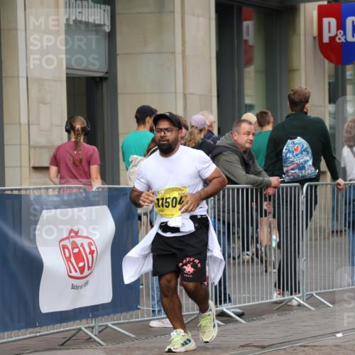 13.09.2026 - 21. swb-Marathon Bremen Strokosch-Dieckow http://msf.ph/oto/10353793 13.09.2026 11:15:17 Ziel 10572, 10606, 10900, 11504, 12137, 10325, 10605, 10606, 11424, 11694, 11810, 11990, 12110, 12333 meine-sportfotos.de