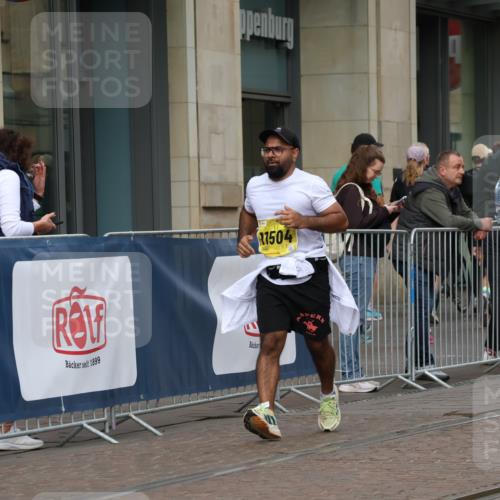 13.09.2026 - 21. swb-Marathon Bremen Strokosch-Dieckow http://msf.ph/oto/10353811 13.09.2026 11:15:17 Ziel 10572, 10606, 10900, 11504, 12137, 10325, 10605, 10606, 11424, 11694, 11810, 11990, 12110, 12333 meine-sportfotos.de