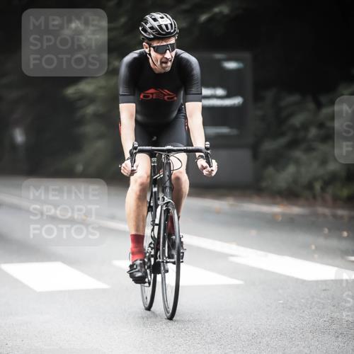 13.09.2026 - Stadtparktriathlon H.Heesch http://msf.ph/oto/10353817 13.09.2026 11:09:01 Radfahren 468, 616, 660, 676 meine-sportfotos.de