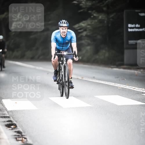 13.09.2026 - Stadtparktriathlon H.Heesch http://msf.ph/oto/10353834 13.09.2026 11:09:03 Radfahren 468, 593, 616 meine-sportfotos.de