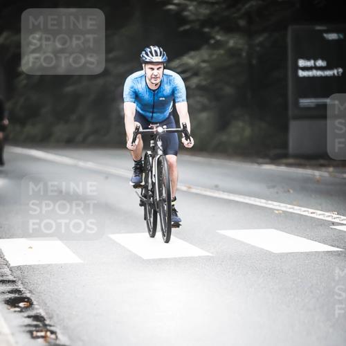 13.09.2026 - Stadtparktriathlon H.Heesch http://msf.ph/oto/10353837 13.09.2026 11:09:03 Radfahren 468, 593, 616 meine-sportfotos.de
