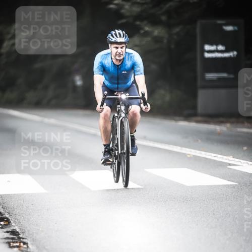 13.09.2026 - Stadtparktriathlon H.Heesch http://msf.ph/oto/10353847 13.09.2026 11:09:03 Radfahren 468, 593, 616 meine-sportfotos.de