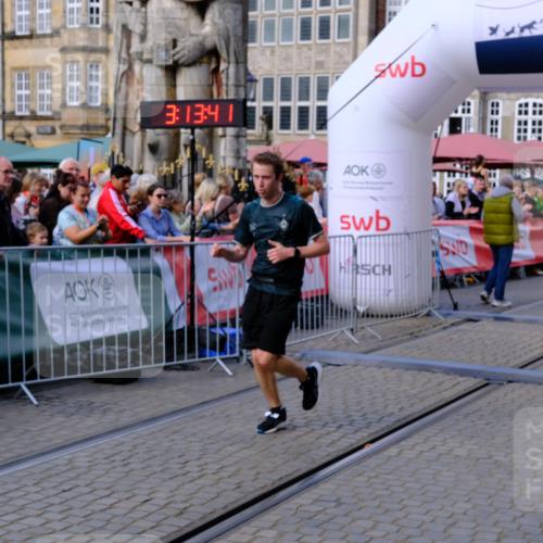 13.09.2026 - 21. swb-Marathon Bremen Tim E. http://msf.ph/oto/10353853 13.09.2026 12:44:30 Ziel 798, 1313, 1490, 2044, 6507 meine-sportfotos.de