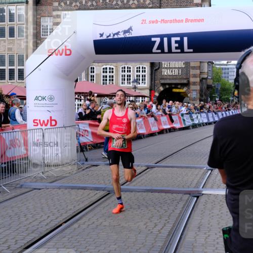 13.09.2026 - 21. swb-Marathon Bremen Tim E. http://msf.ph/oto/10353897 13.09.2026 12:44:39 Ziel 2044, 6507 meine-sportfotos.de