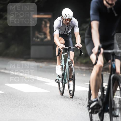13.09.2026 - Stadtparktriathlon H.Heesch http://msf.ph/oto/10353917 13.09.2026 11:09:10 Radfahren 593, 616, 625, 671 meine-sportfotos.de